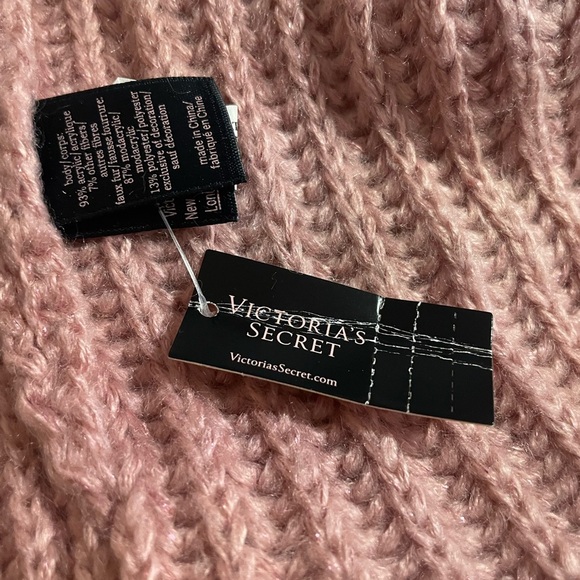 Victoria's Secret Pink Knit Hat with Pom Pom Winter Apparel - Picture 4 of 5